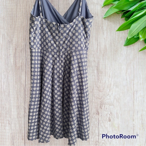 NWT! Ivy & Jun Embroidered Floral  Spaghetti Strap Dress Size Medium - Picture 4 of 4